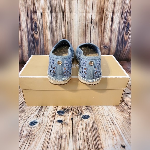 Michael Michael Kors Darci Slip On - Picture 5 of 9